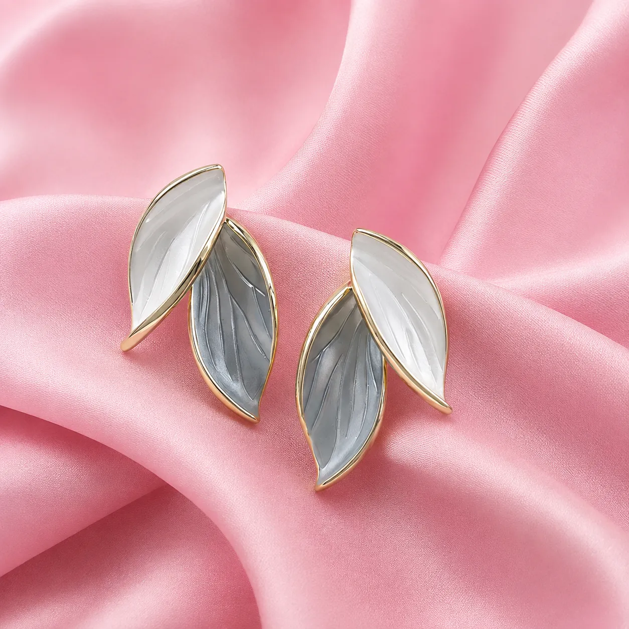 Leaf Design Elegant Earrings – Stylish & Trendy